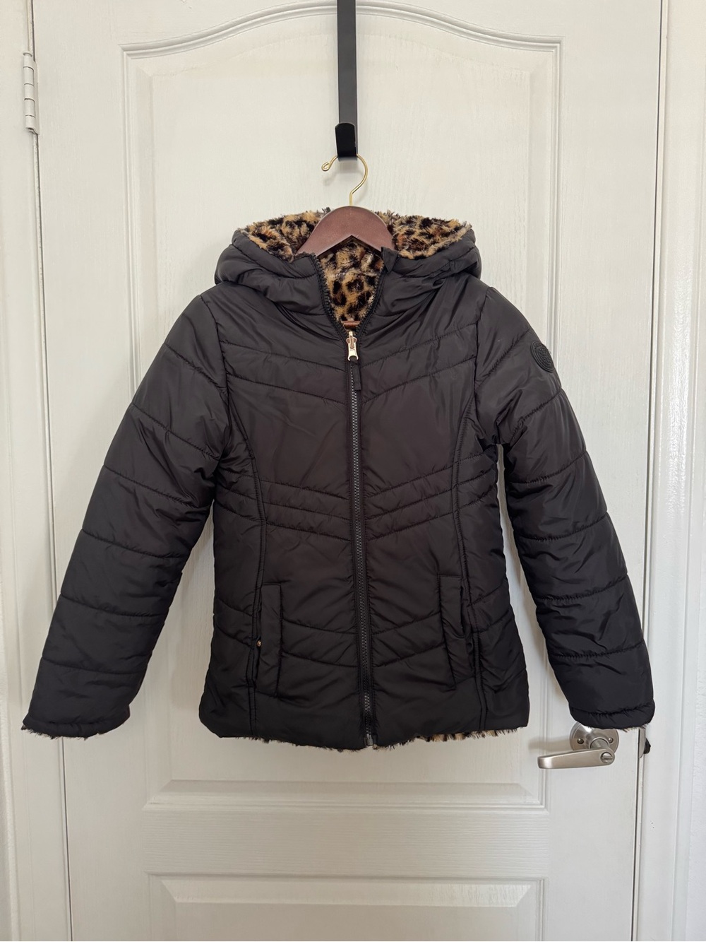 Girls Black Hooded Puffer Jacket with Leopard Faux Fur Lining. Size 10.